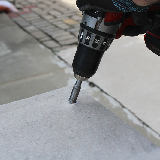 Boren in keramische tegels zonder schade